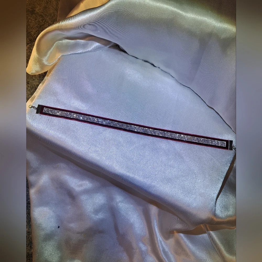 Elegant Red & Black VELVET CHOKER - Picture 2 of 8